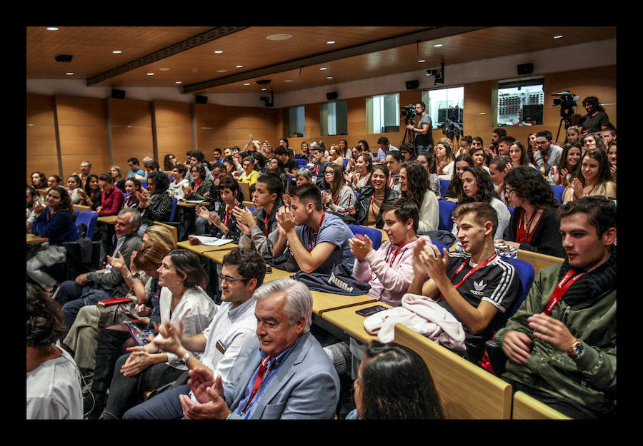 Alrededor de 150 universitarios participan en Gazte Up en una jornada dedicada a difundir pautas e iniciativas para encontrar trabajo