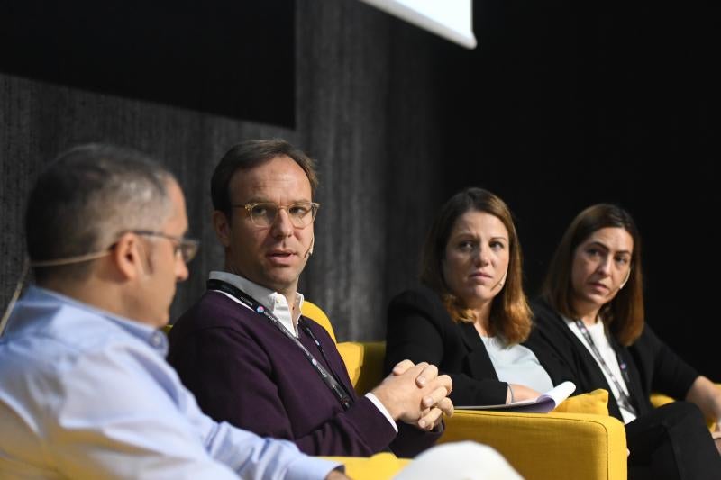 Xabier Alvarez,Tobias Schimer, Paloma Castellano y Merce Tell, en la mesa redonda en que han participado en la jornada de cierre. 