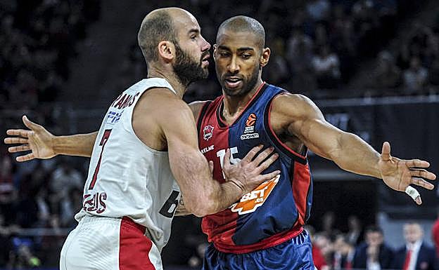 Granger, con Spanoulis, durante el encuentro del Buesa. 