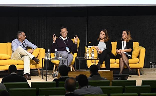 Un momento de la charla moderada por Xabier Álvarez (Microwave Ventures).