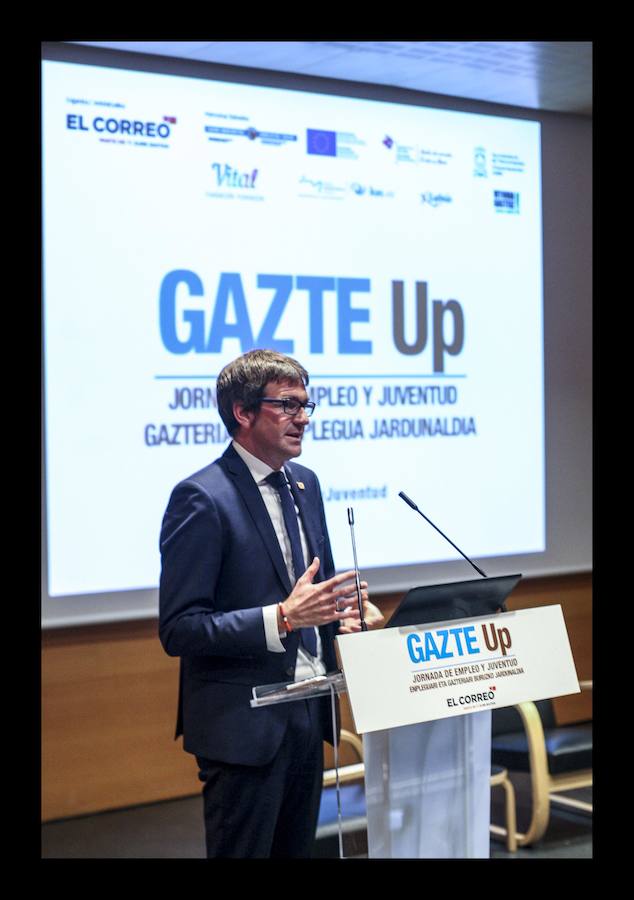 Alrededor de 150 universitarios participan en Gazte Up en una jornada dedicada a difundir pautas e iniciativas para encontrar trabajo