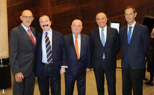 Juan Gondra, Jaime Gil, Miguel Ángel Lujua, Manuel Vitoria y Nicolás Guerra. 