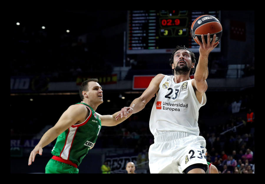 Las mejores fotografías del patido entre el Real Madrid y el Baskonia correspondiente a la tercera jornada de la Euroliga.