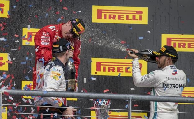 Hamilton (d), Räikkönen y Verstappen, en el podio del circuito de las Américas. 
