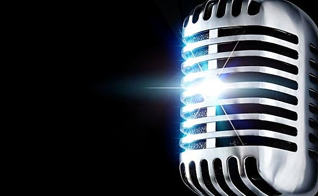 Mikrofono bat, bertsolaritza txapelketa irudikatzeko.