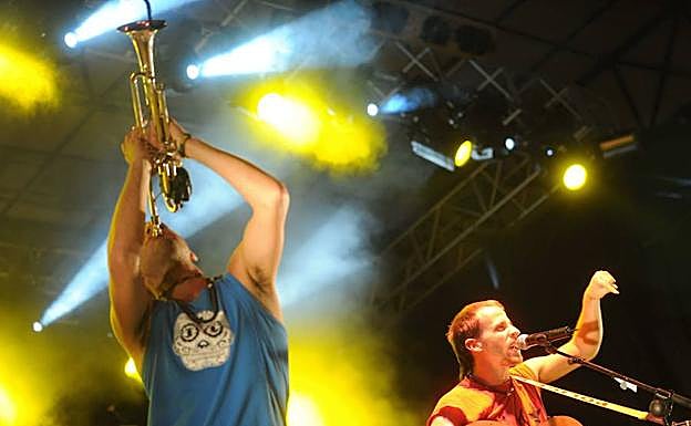 La Pegatina será uno de los grupos que llenará la Herriko Plaza.