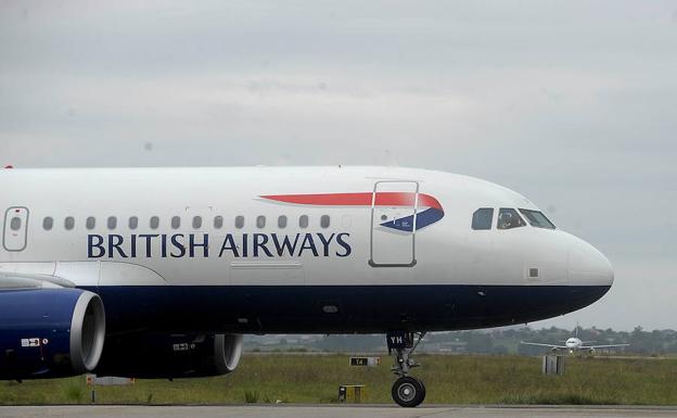 Un avión de British Airways en el aeropuerto de Loiu.
