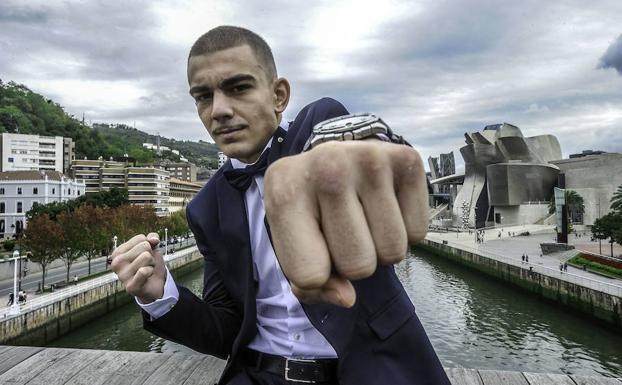 Jon Fernández posa en Bilbao.