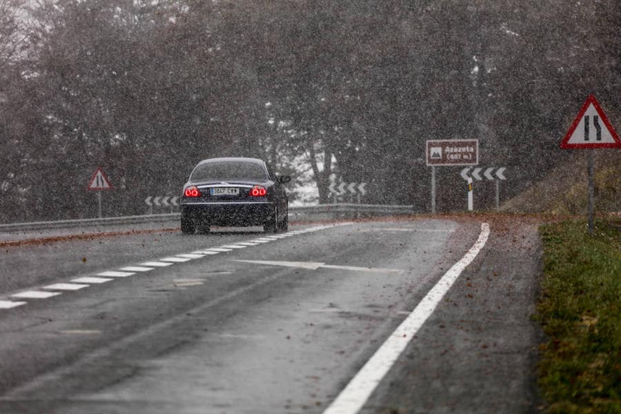 Fotos: El frío llega a Vitoria y la nieve a Álava