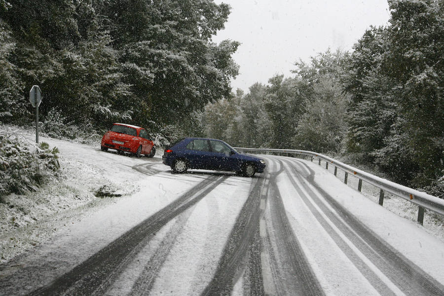 Fotos: El frío llega a Vitoria y la nieve a Álava