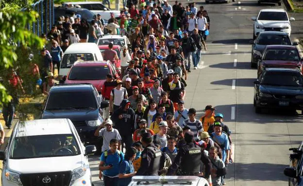 Una nueva caravana de 300 salvadore os pone rumbo a EE UU El Correo