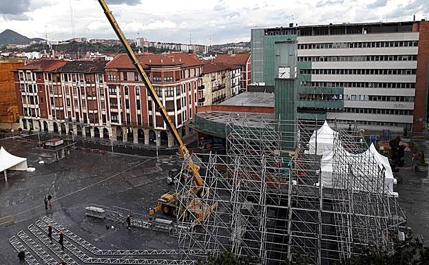 Montaje del escenario en Barakaldo. 