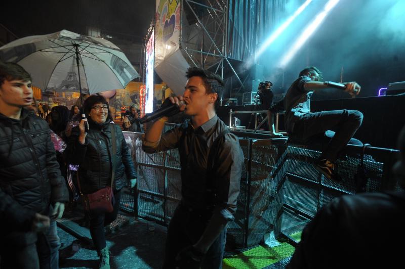 Un cartel que hará desfilar a La Pegatina, Muchachito, Iseo & Dodosound y Revolta Permanent por la Herriko Plaza. 