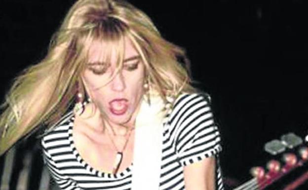 Kim Gordon, Sonic Youth taldeko partaidea.