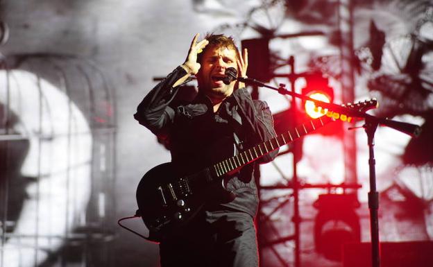Muse, durante su actuación en el BBK Live de 2015.