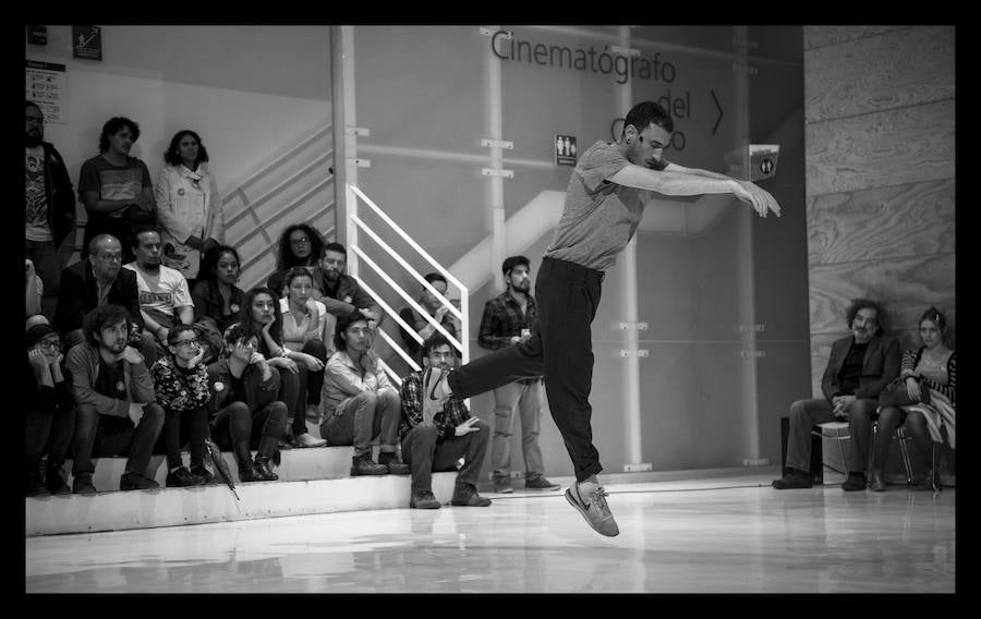 El festival de vanguardia escénica celebra su octava edición con nueve instalaciones artísticas en el museo Artium