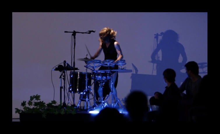 El festival de vanguardia escénica celebra su octava edición con nueve instalaciones artísticas en el museo Artium