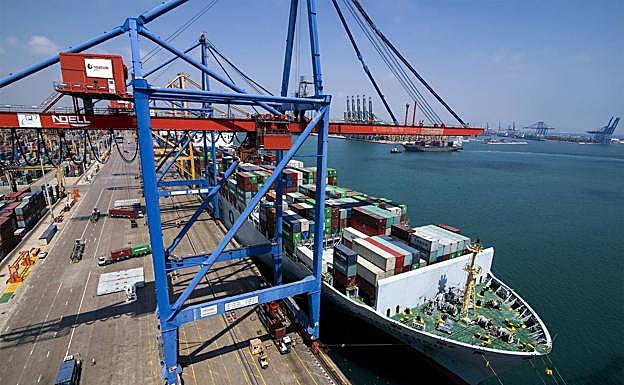 Zeuko se adjudica la ingeniería del recrecido de grúas STS en el puerto de Valencia.