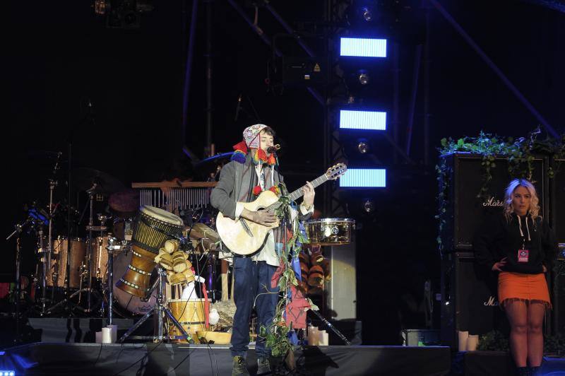 La banda, que actúa este sábado en el estadio del Athletic, realiza su primera toma de contacto con el escenario en el que también actuarán Muse y Berri Txarrak