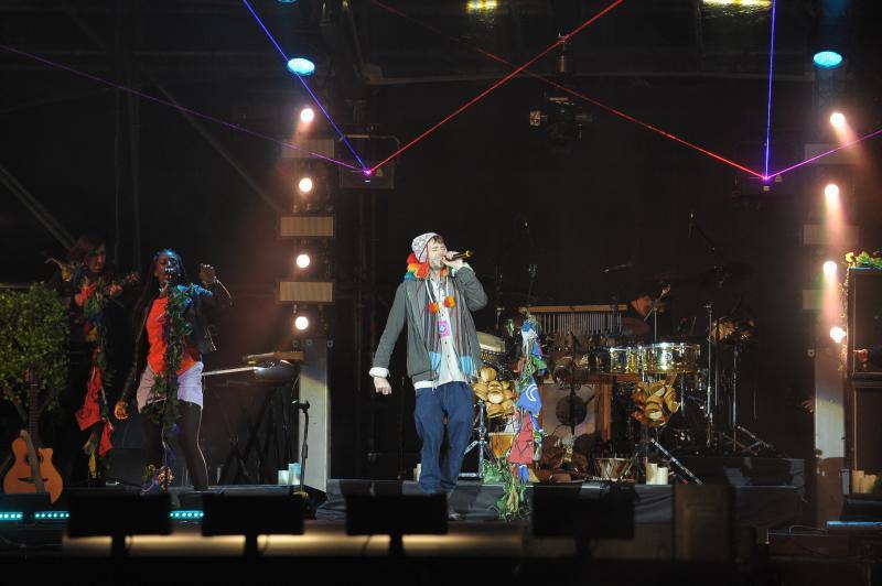 La banda, que actúa este sábado en el estadio del Athletic, realiza su primera toma de contacto con el escenario en el que también actuarán Muse y Berri Txarrak