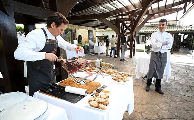 También hubo jamón para los invitados de la MTV en el Boroa.