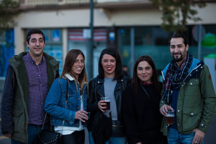 Los getxotarras Jorge Sáez, Ainhoa Mendilibar, Irune Casas, Noelia Varona y Álvaro Baeza, aunque no son «demasiado fans», valoran que se ofrezca «un plan de tarde-noche diferente a un precio simbólico».