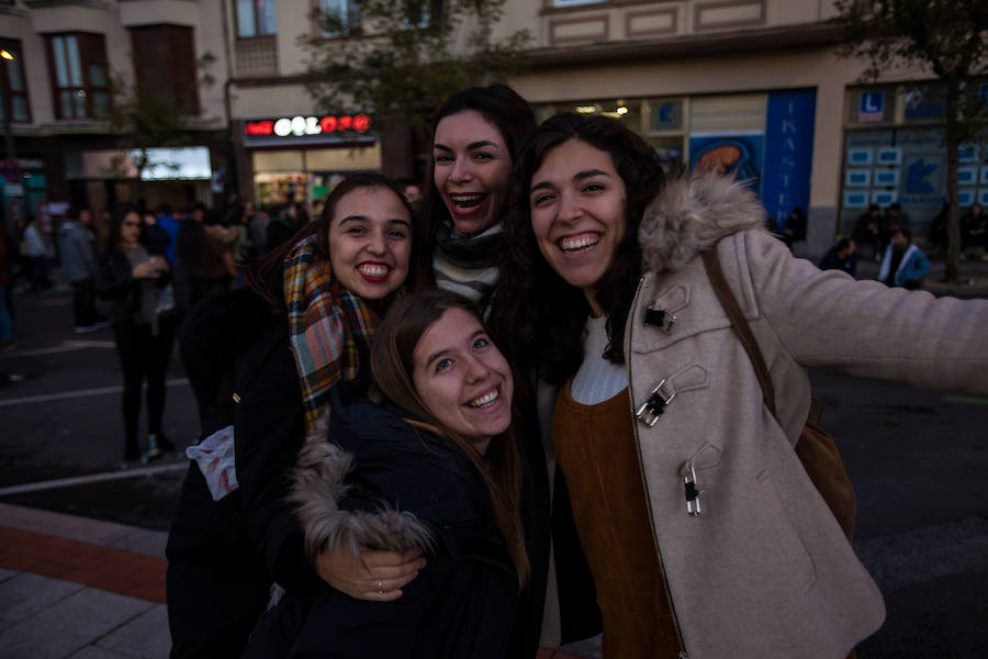 Las donostiarras Anne Parrón, Nuria Zuñiga, Andrea Bermúdez y Ainhoa Urruzola se mostraban divididas entre Crystal Fighters y Muse.