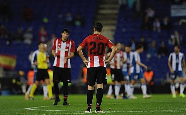Aduriz, tras encajar el gol del Espanyol.