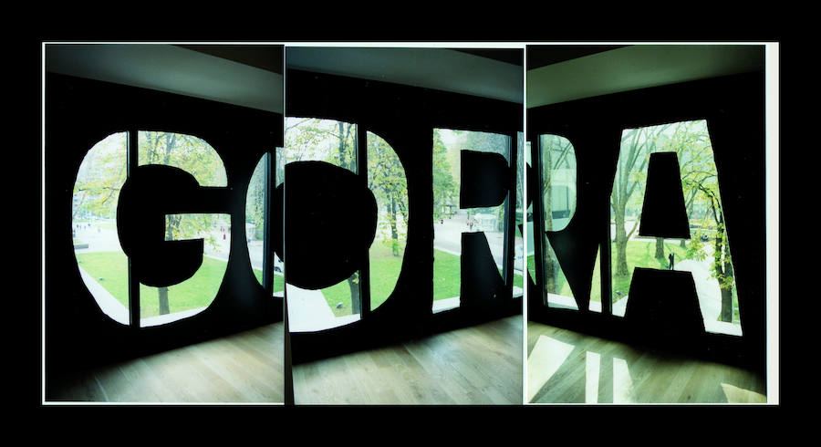 Gora. Jon Mikel Euba, 2002. Exposición: Después del 68. Arte y prácticas artísticas en el País Vasco 1968-2018, Museo de Bellas Artes de Bilbao. 