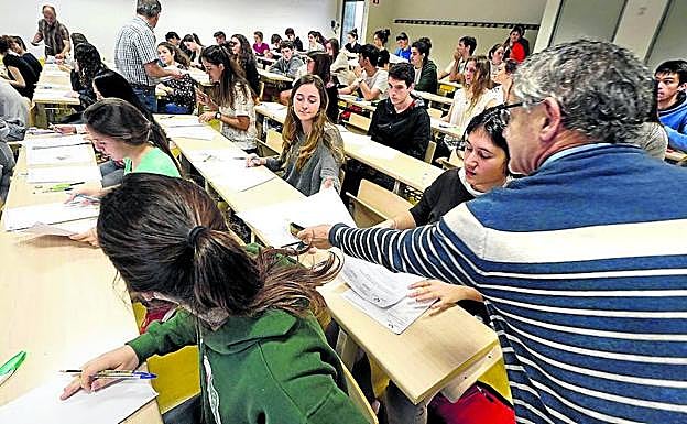 Los bachilleres vascos son mejores con las letras que con los números y las fórmulas.