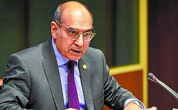 El consejero de Salud, Jon Darpón, ha negado las acusaciones de irregularidades.