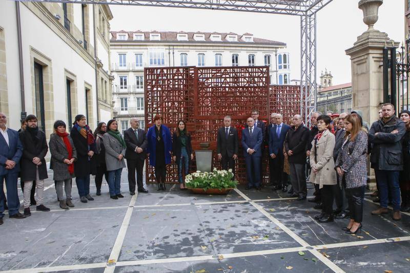 Fotos: Homenaje en el Parlamento vasco a las víctimas en el Día de la Memoria