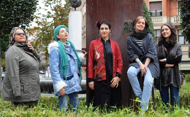 Nahid Delagah, Ronak Hosseinijafari, Ghasideh Golmanaki, Parastoo Cardgar y Yasaman Hassani, cineastas iraníes invitadas por Zinebi.