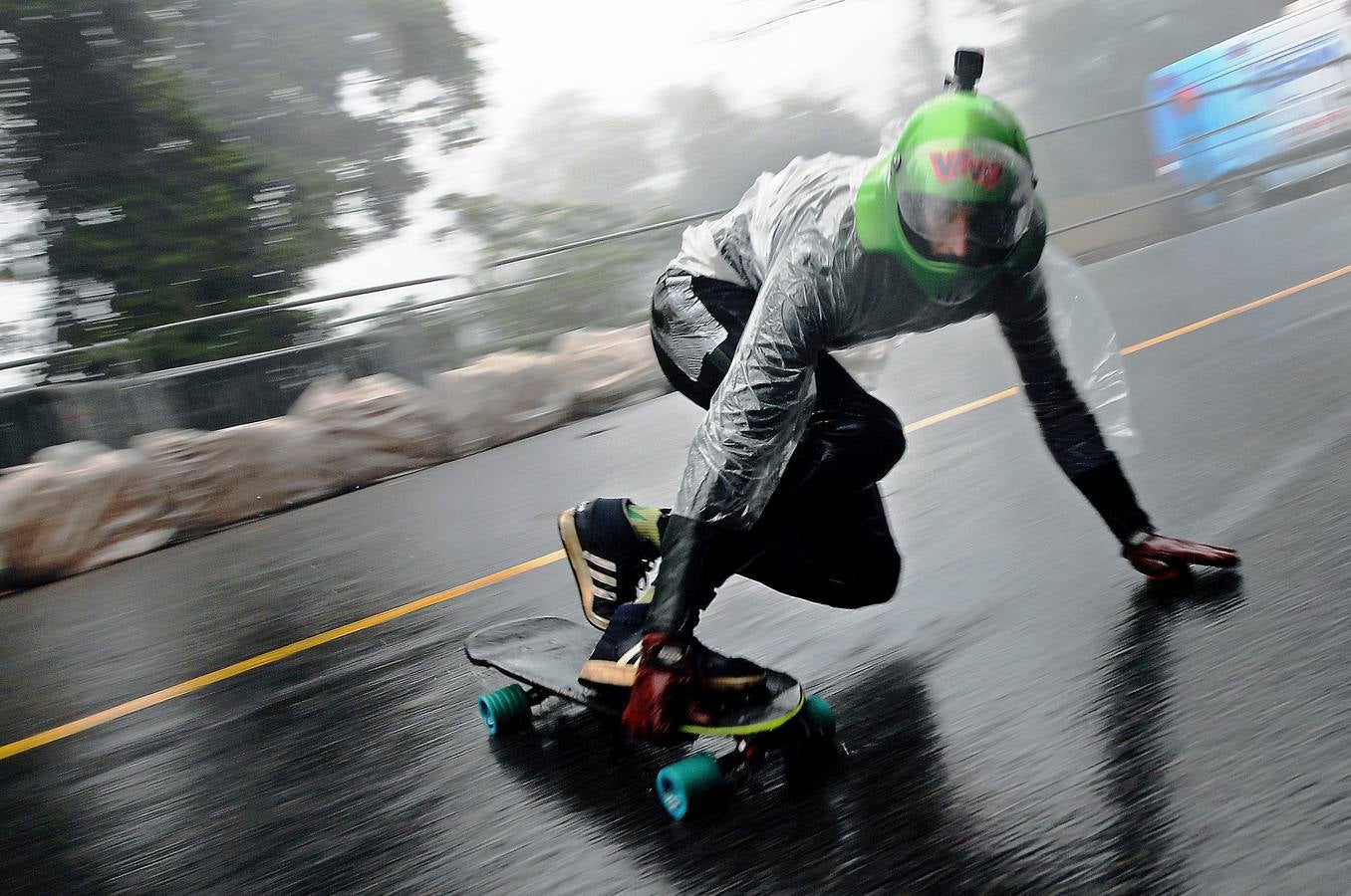 La «Vista Río Downhil» es la última prueba del campeonato mundial de descenso en monopatín que se celebra en Brasil, el primer país sudamericano que adoptó esta especialidad. La competición se desarrolla en un circuito que es en realidad una sinuosa carretera de algo más de 2,5 kilómetros dentro del Parque Natural da Cidade, un hermoso bosque en el extrarradio con increíbles vistas sobre Río de Janeiro. Sus grandes desniveles hacen de él un escenario espectacular y muy rápido. 