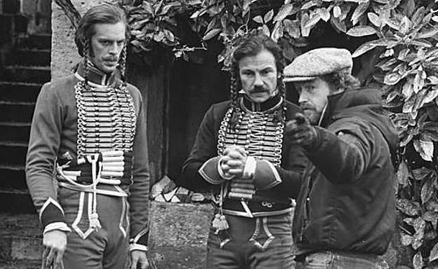 Ridley Scott da órdenes en el set de 'Los duelistas' a Keith Carradine y Harvey Keitel.