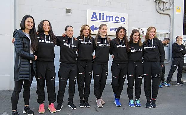 Varias atletas del Alimco Running Fiz en la presentación de la temporada 2018-19 