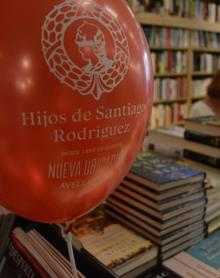 Imagen secundaria 2 - Local actual de la librería, regentada por los herederos de Santiago Rodríguez.
