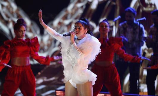 Rosalía, durante su actuación en la gala. 