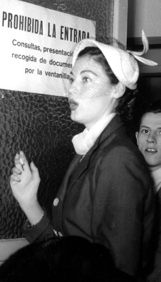 La famosa actriz a su llegada a España en 1953, uno de sus refugios preferidos, tras el fracaso sufrido en su matrimonio con Frank Sinatra.