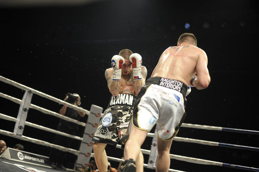 El 'Revólver de Morga', Kerman Lejarraga, gana por K.O. en el cuarto asalto a su adversario inglés.