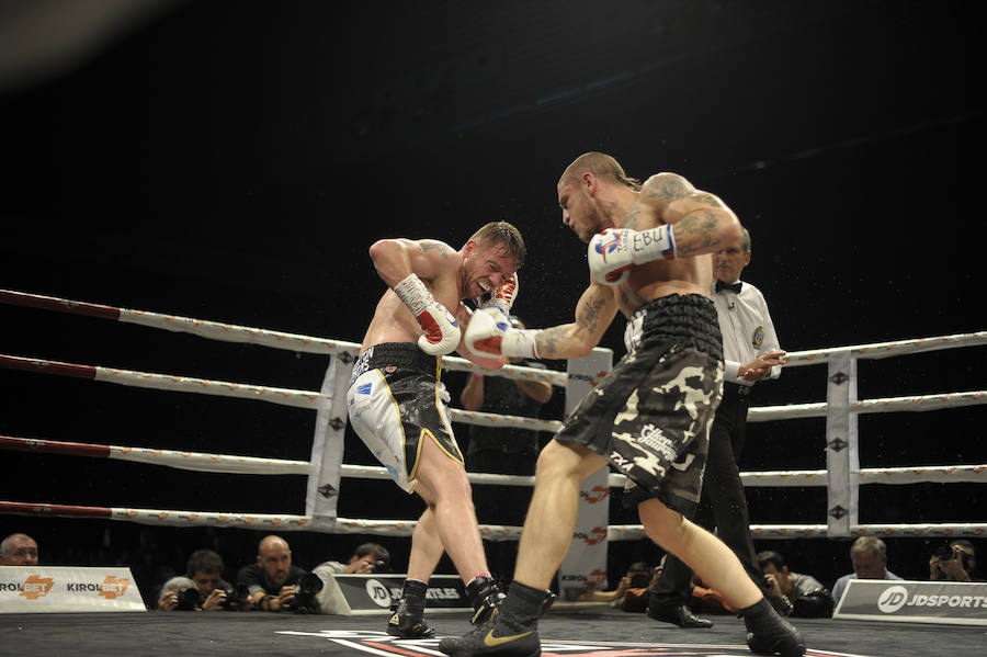 El 'Revólver de Morga', Kerman Lejarraga, gana por K.O. en el cuarto asalto a su adversario inglés.