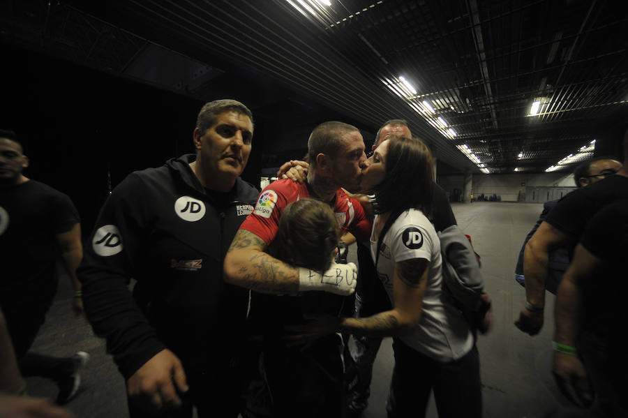 El 'Revólver de Morga', Kerman Lejarraga, gana por K.O. en el cuarto asalto a su adversario inglés.