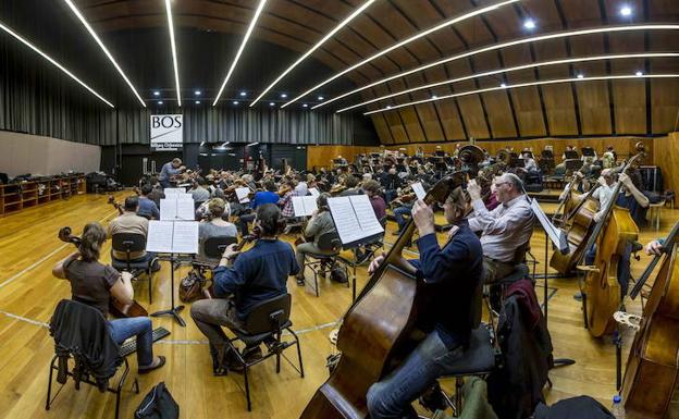 Ensayo de la BOS; que ofrecerá cinco conciertos esta temporada navideña.