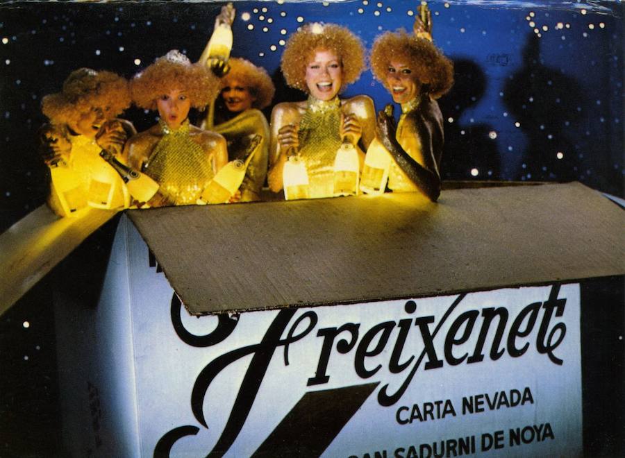 Las burbujas de 'Freixenet' se han convertido en un anuncio tradicional de las fiestas navideñas con una sucesión de personajes y personalidades en sus imágenes. 