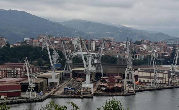 Las semivacías gradas de La Naval, en Sestao.