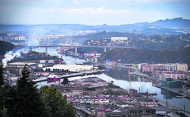La punta norte de Zorrozaurre, en primer término, es una de las zonas donde se ubican los terrenos