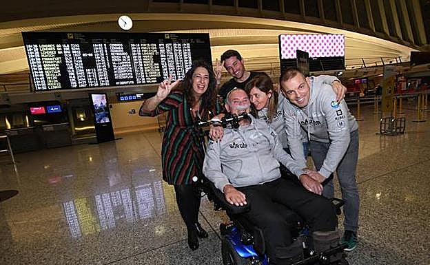 Pablo, en el aeropuerto a punto de embarcar para cumplir su reto. 