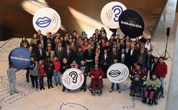 El acto que ha dado salida de Euskaraldia en Bilbao ha tenido lugar en el Palacio Euskalduna.