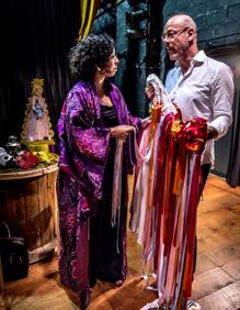 Imagen secundaria 2 - El manchón rojo. Ramón Barea no dejaba de buscar el toque de color para el centro de la imagen. Y lo encontró. Le pidió prestada la sudadera al hijo del fotógrafo, Eder Andrés. 