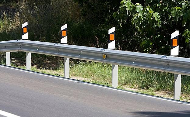 Los detenidos causaron desperfectos en los catadióptricos de la señalización. 